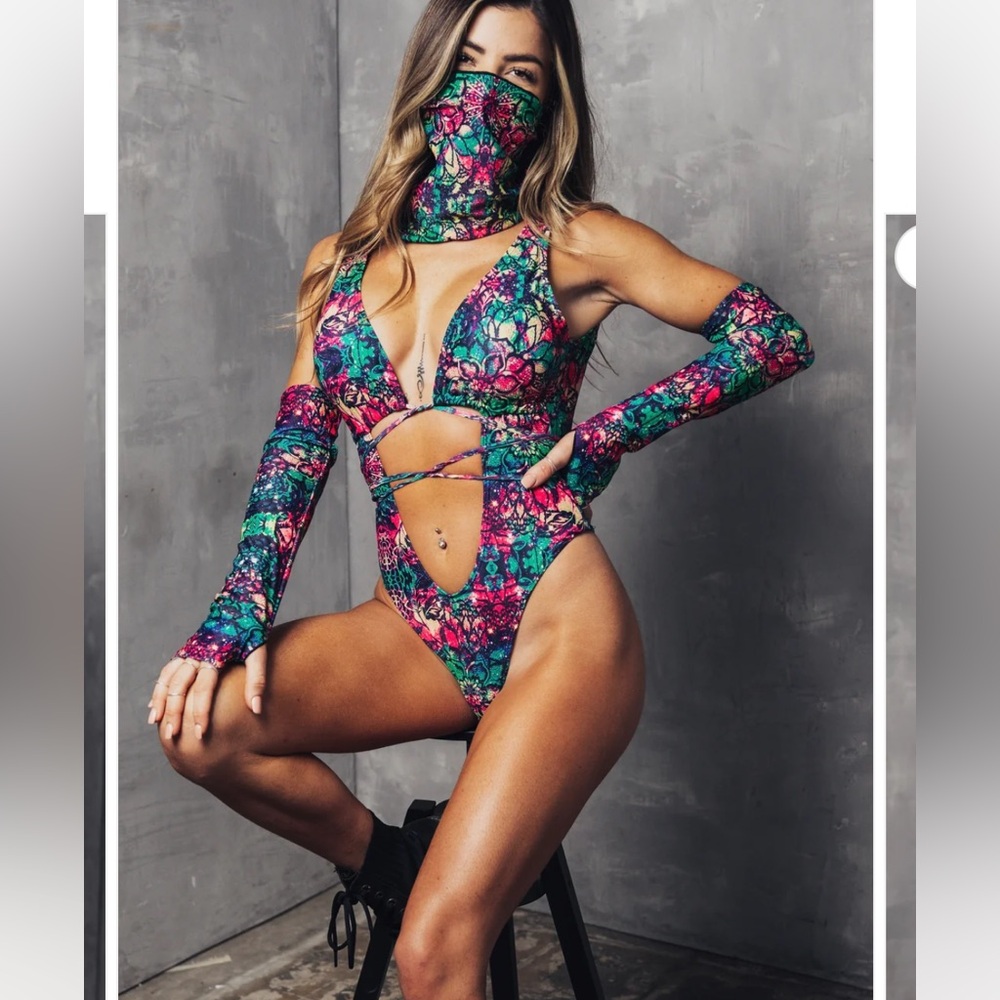 Rave set women’s quaser lil sunshine boutique medium